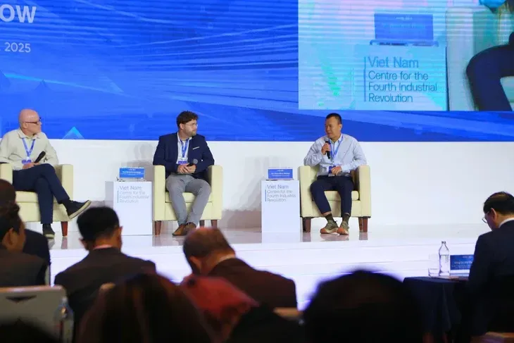 Ông Phạm Minh Phương - Giám đốc công nghệ Tập đoàn One Mount - chia sẻ tại talkshow "Thế hệ thông minh đương thời - Intelligent Generation NOW"